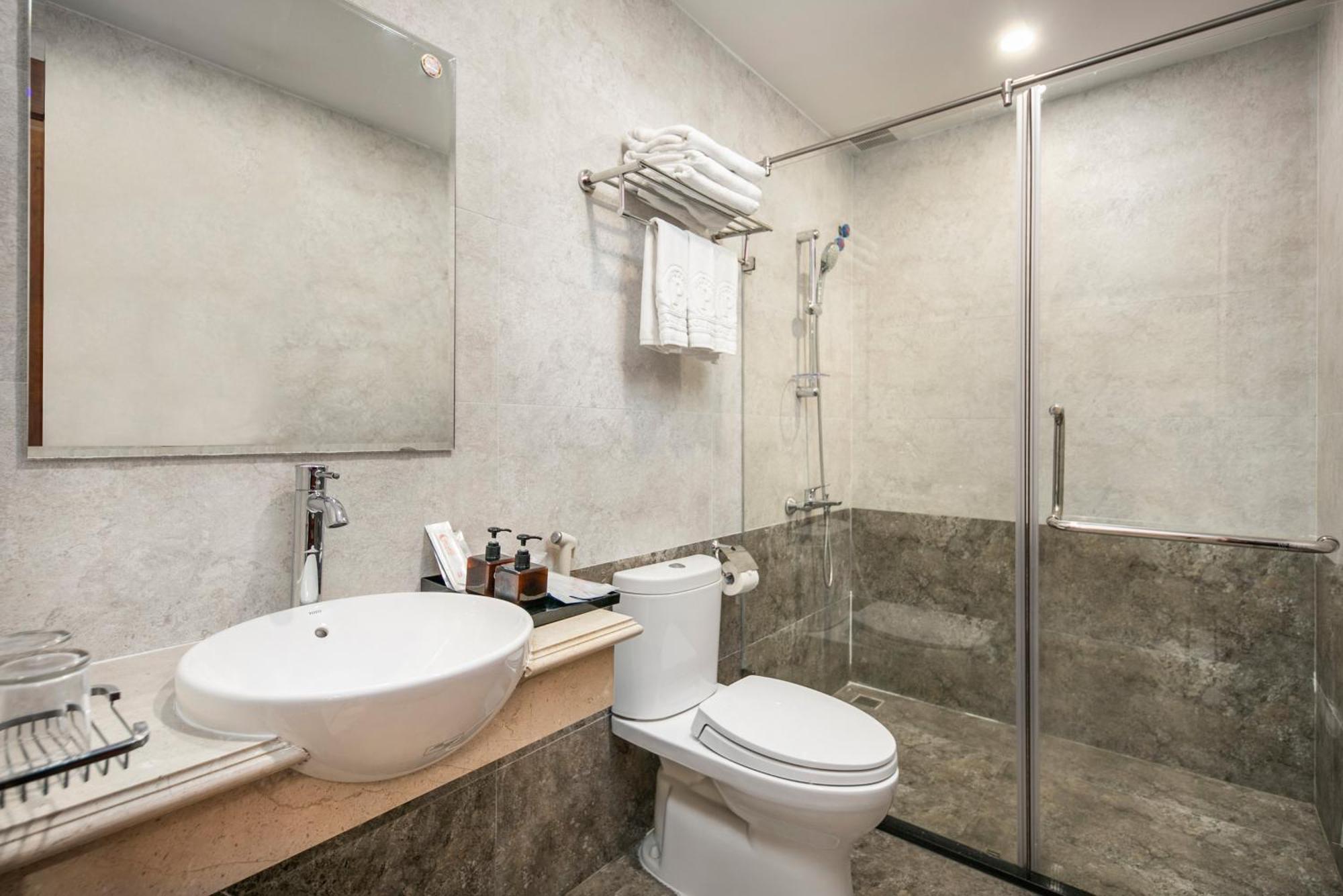 Prague Da Nang Beach Hotel מראה חיצוני תמונה