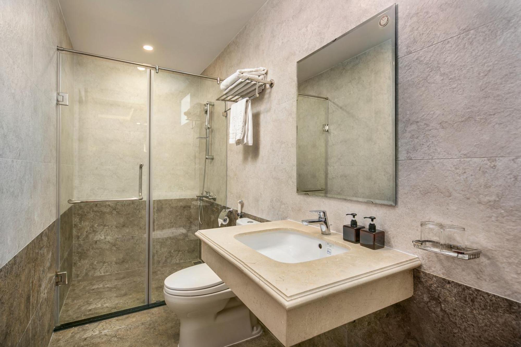 Prague Da Nang Beach Hotel מראה חיצוני תמונה